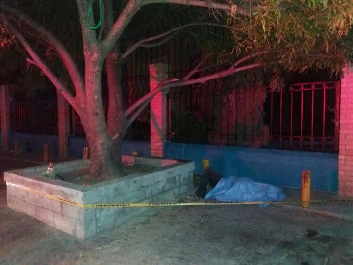 Hallan cadáver frente a convento, al parecer suicidio