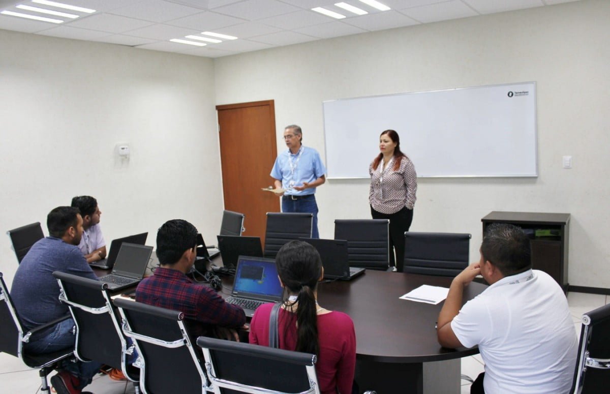 Capacitan a agentes de la Policía Investigadora