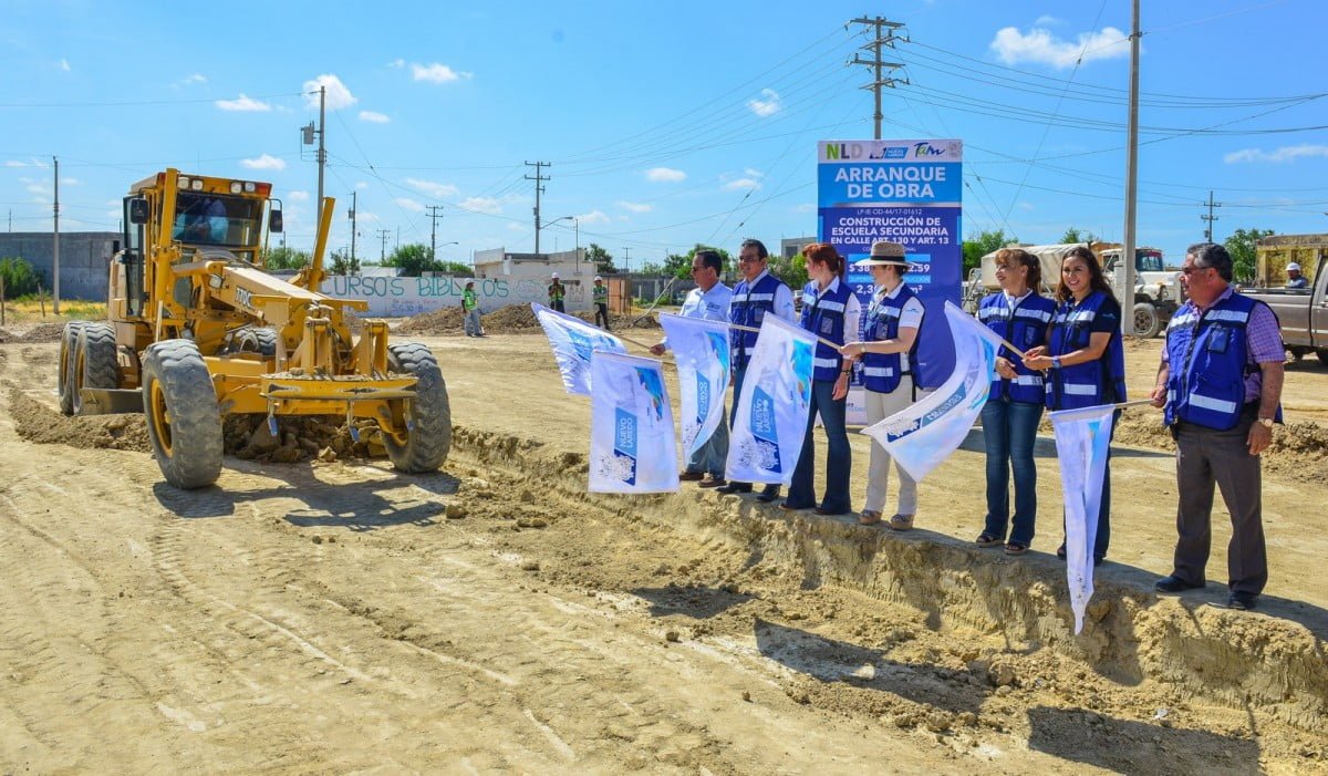 Arrancan construcción de secundaria, alumnos ya no tenían espacios