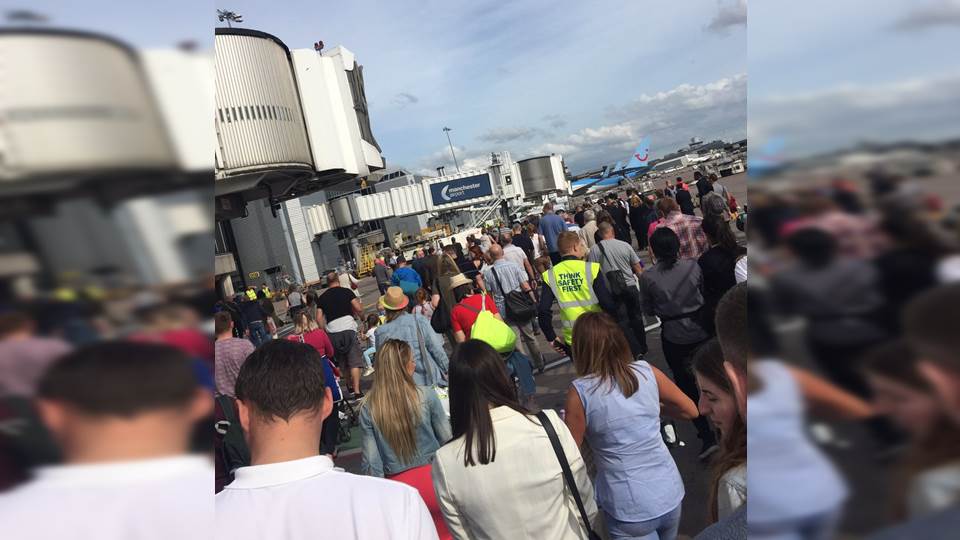 Evacuan aeropuerto en Manchester por paquete sospechoso