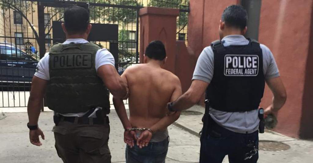 Arrestan a 21 inmigrantes mexicanos en Nueva York