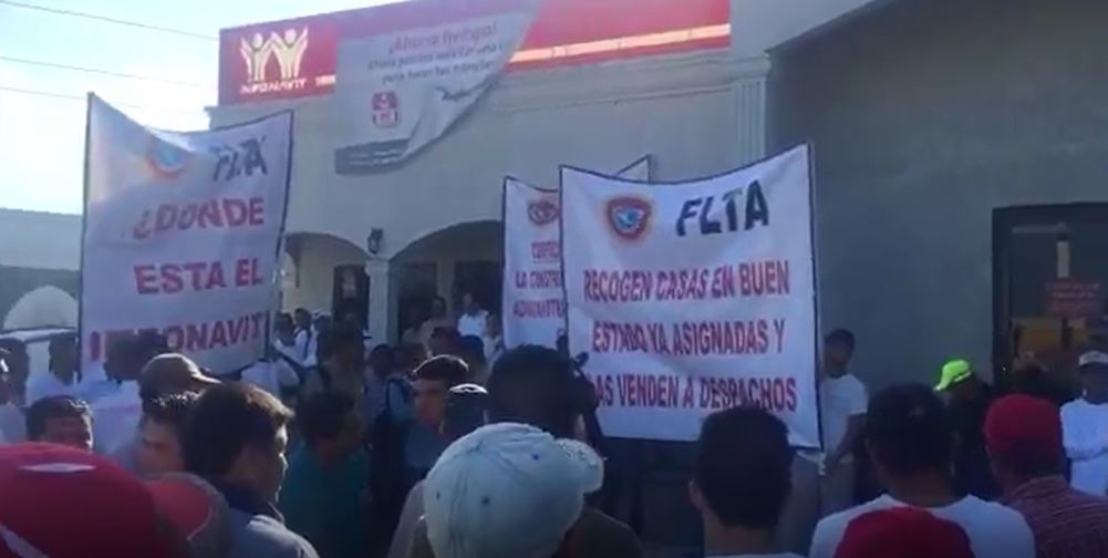 Protestan albañiles contra Infonavit en Tampico
