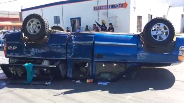 Se «vuela» el alto y  provoca volcadura
