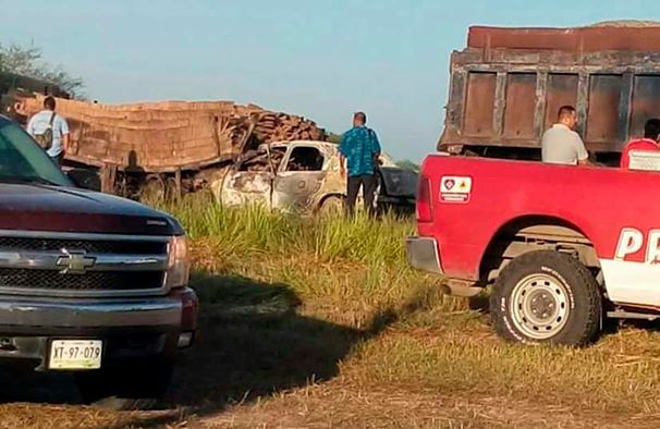 Mueren dos al chocar con tráiler