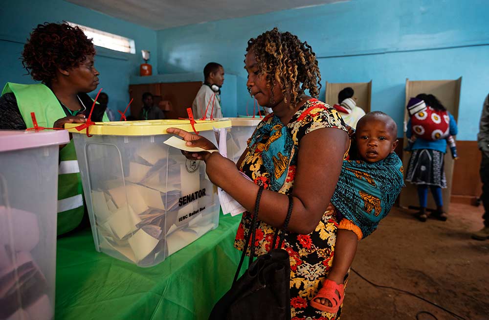 Kenia elige nuevo presidente en votación reñida