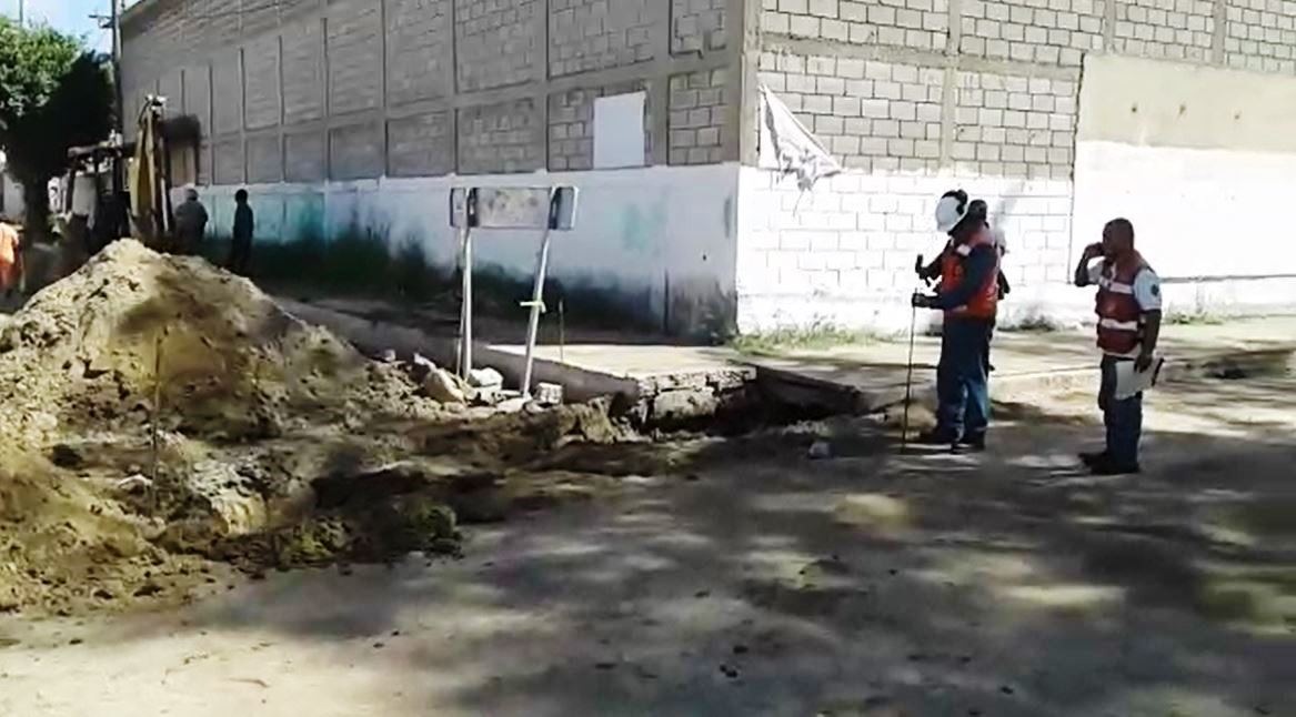 Rompen tubería de gas; evacuan a 90 niños de colegio