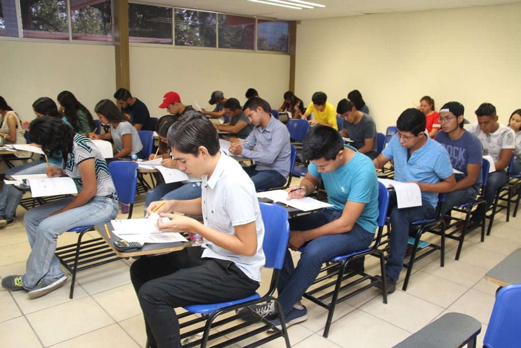 Entrega Ceneval resultados del examen de admisión en la UAT