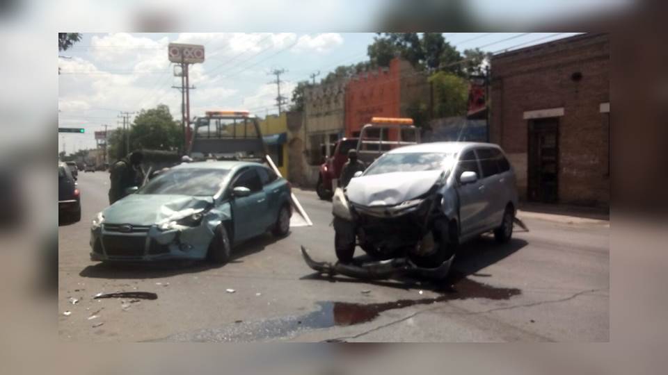 Persecusión acaba en choque; caen 3 delincuentes