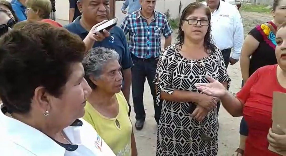 Reclaman a Magdalena Peraza retraso en pavimentaciones