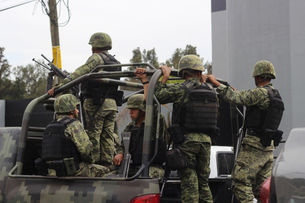 Aseguran arsenal, estaba en vehículo abandonado en Reynosa