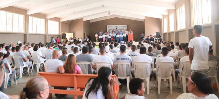 Entregan becas a hijos de población del Penal de Reynosa