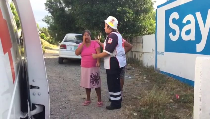 Motociclista atropella a ama de casa y huye (VIDEO)
