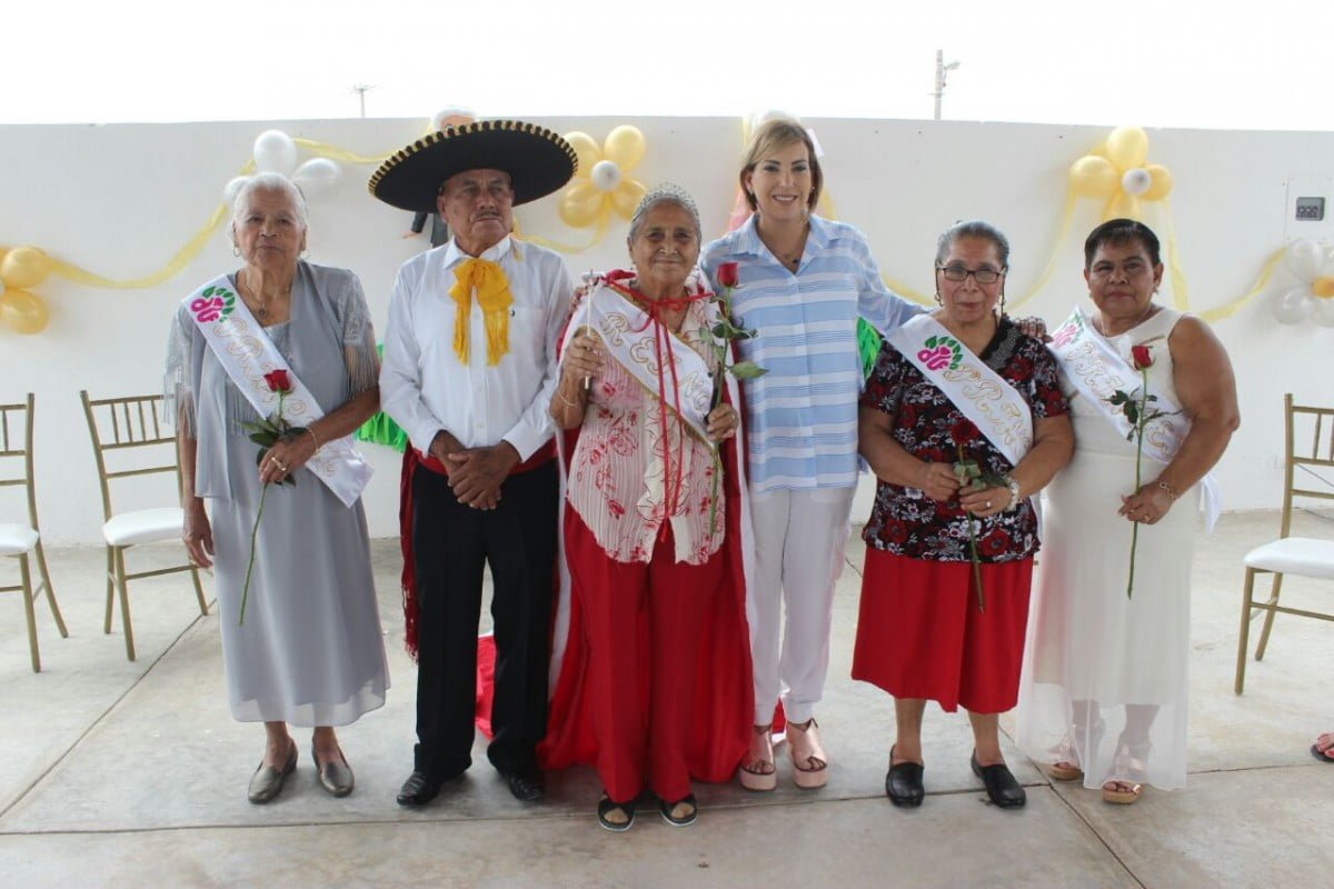 Festeja Tony Sáenz a los abuelitos victorenses