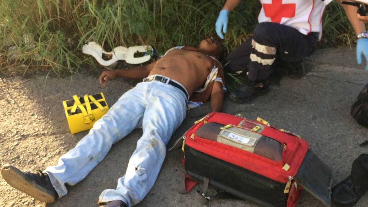 Choque con tráiler deja dos lesionados en Victoria (VIDEO)