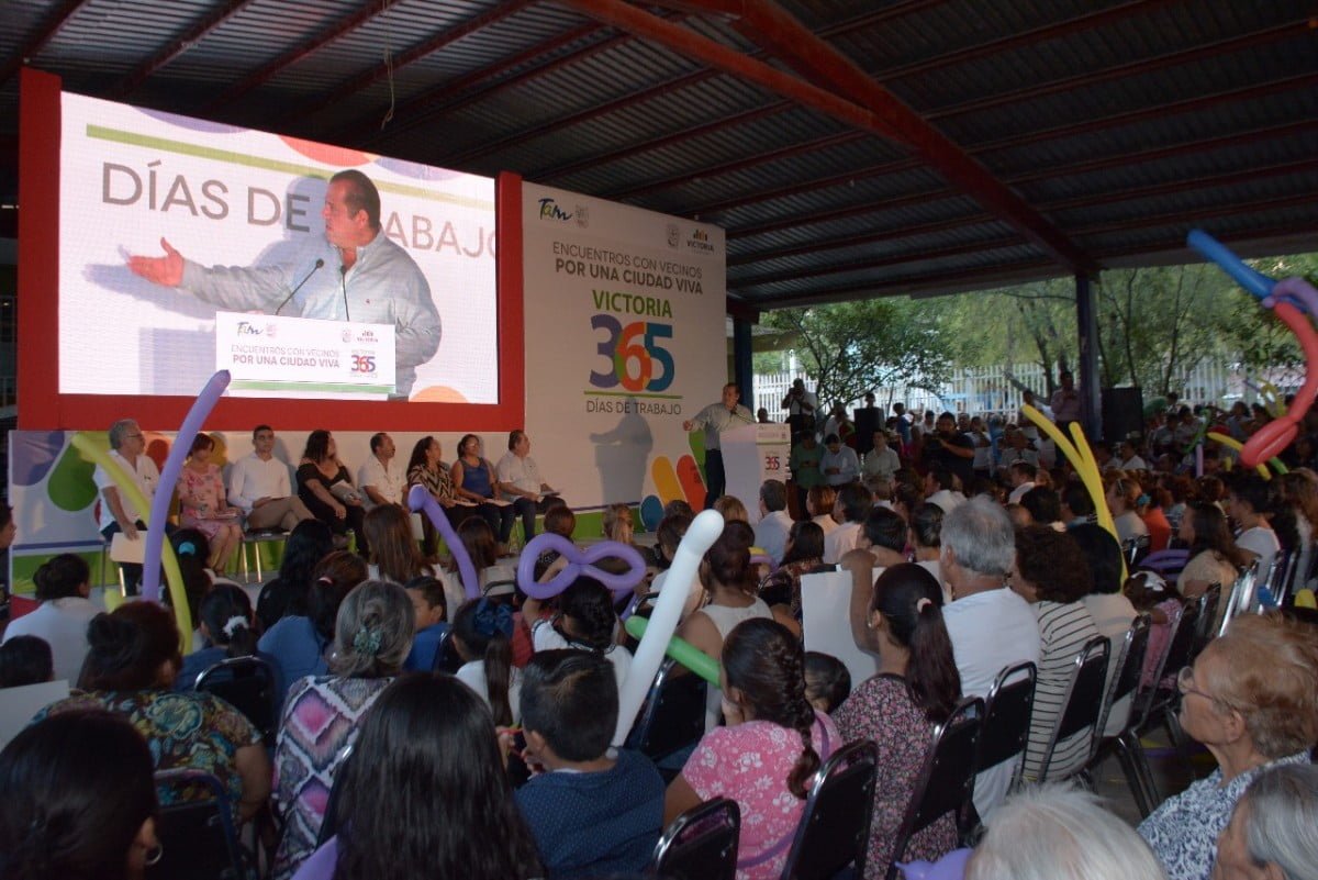Junto a 10 mil victorenses evalúa Oscar Almaraz obras y servicios