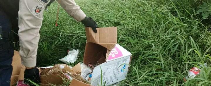 Trabajadores del DIF Madero tiran despensas cerca de playa Miramar