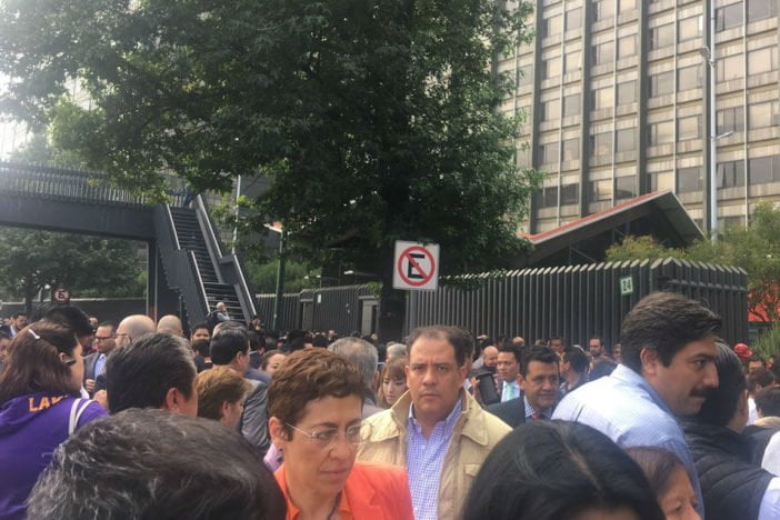 Desalojan la Torre de Pemex por falsa amenaza de bomba