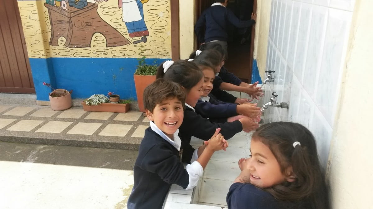 Pide CEAT a escuelas regularizar el pago de agua potable; subsidio no es suficiente