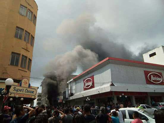 Alerta por voraz incendio en pleno centro de Tampico