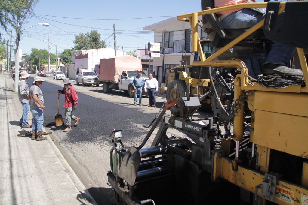 Permanece cerrada calle del «22» por trabajos de pavimentación