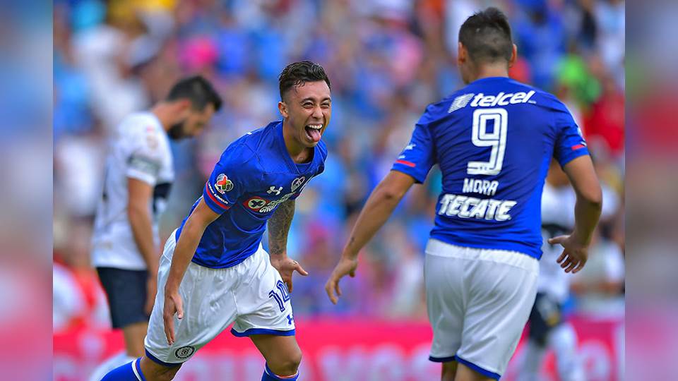 Cruz Azul golea a Pumas en La Corregidora