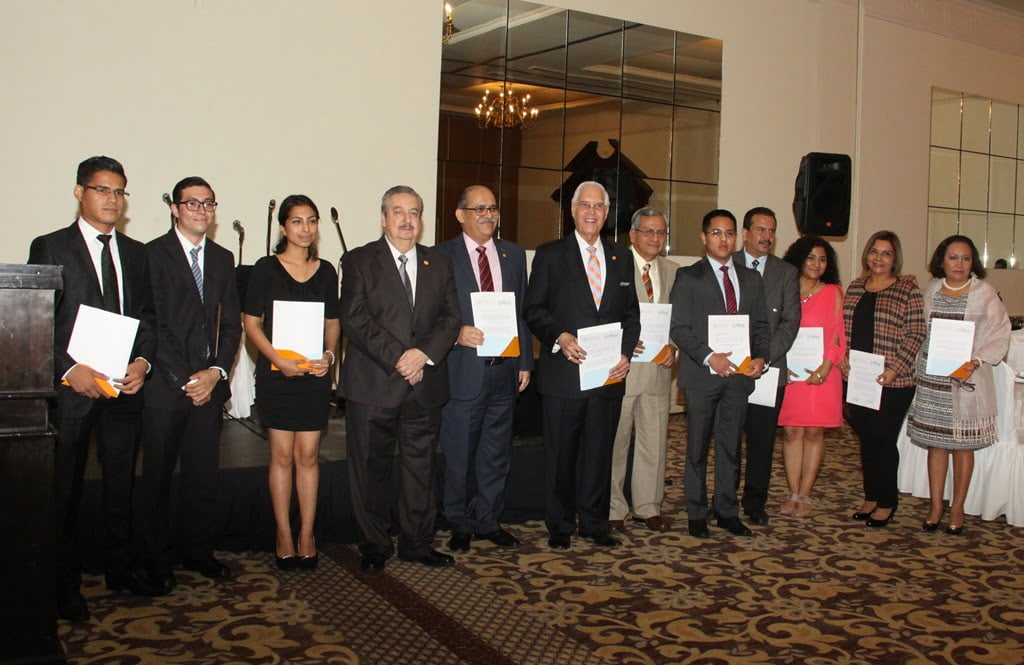 Celebran a los médicos en la UAT