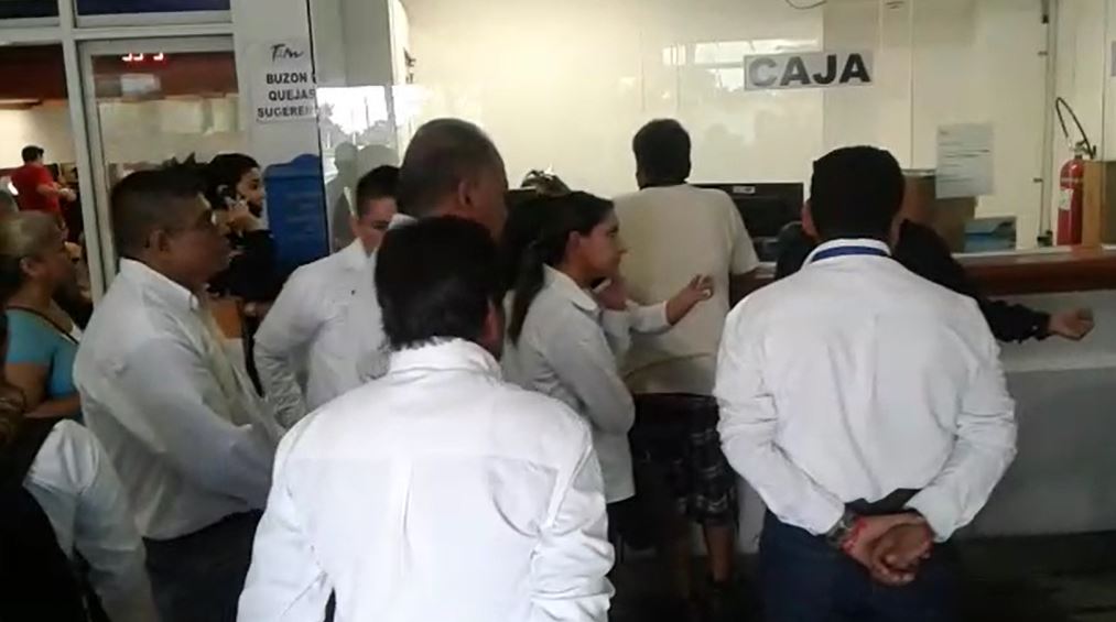 Protestan ex trabajadores de Comapa Zona Conurbada, alegan despido injustificado