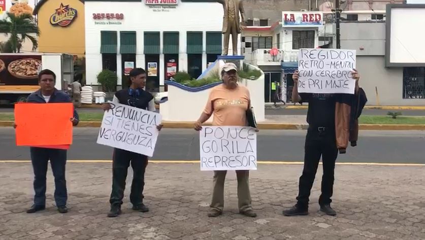 Protestan contra Regidor de MORENA; lo acusan de abuso de poder