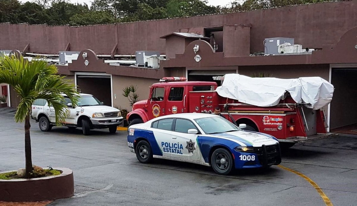 Pareja muere en motel por dejar automóvil encendido