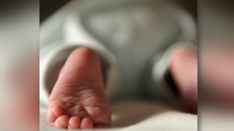 Violan a niña de 8 meses