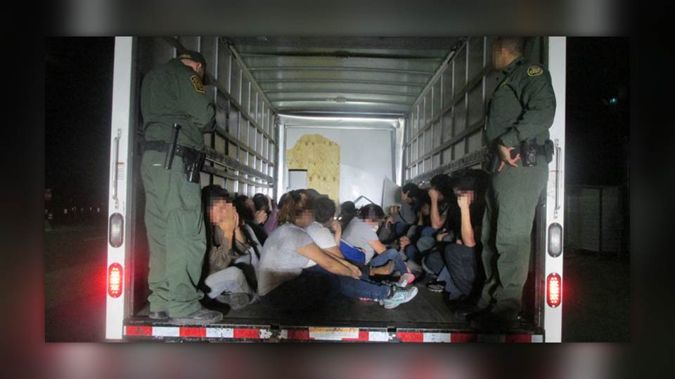 Rescatan a 109 migrantes en condiciones de hacinamiento