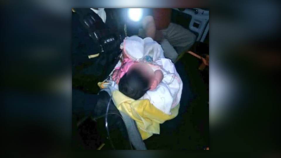 Abandonan a recién nacido, lo dejan envuelto entre sabanas y bolsa de plástico