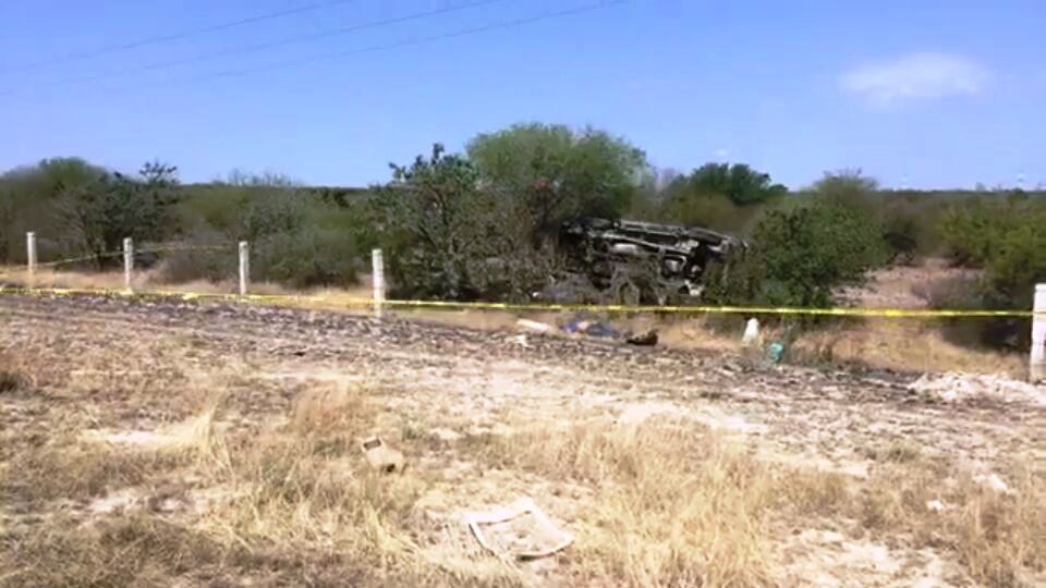 Fallecen dos tras volcadura en carretera Victoria -Soto La Marina