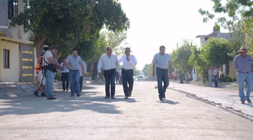 Aperturan vialidad en la Colonia El mirador de Victoria