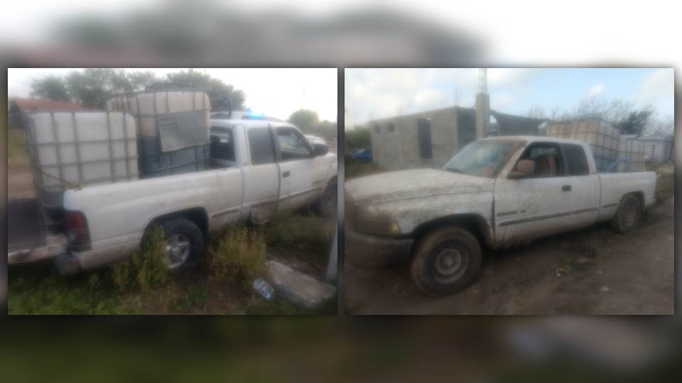 Sujetos abandonan camioneta con 500 litros de gasolina en brecha