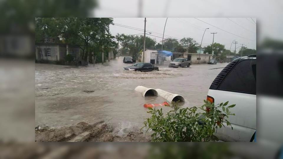 Lluvias dejan inundaciones y colonias sin luz en Reynosa