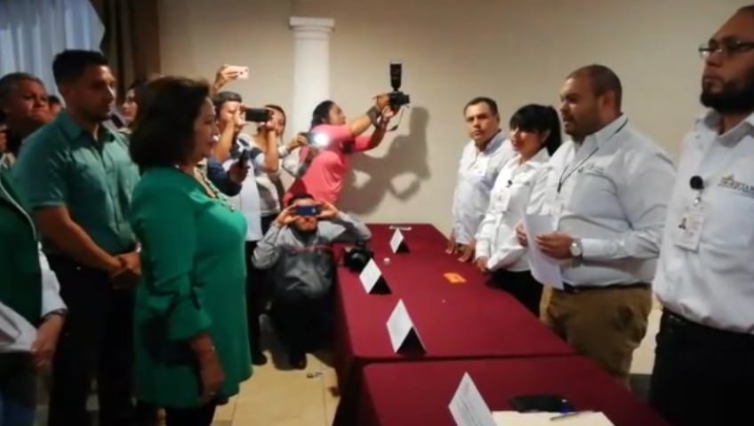 Recibe su constancia como candidata del PVEM Emma Herrera Melo