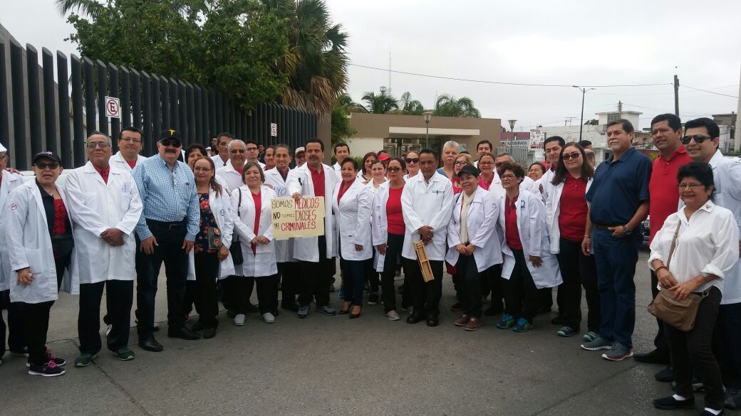 Realizan marcha en apoyo a médico encarcelado en Oaxaca