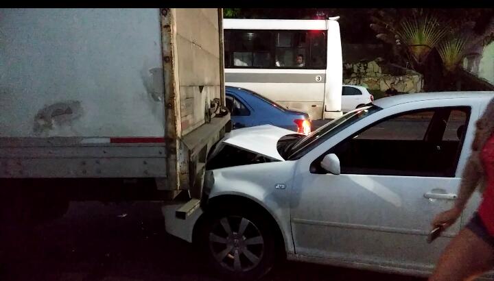 Jóvenes conducían ebrios y terminan chocando con camión en Tampico