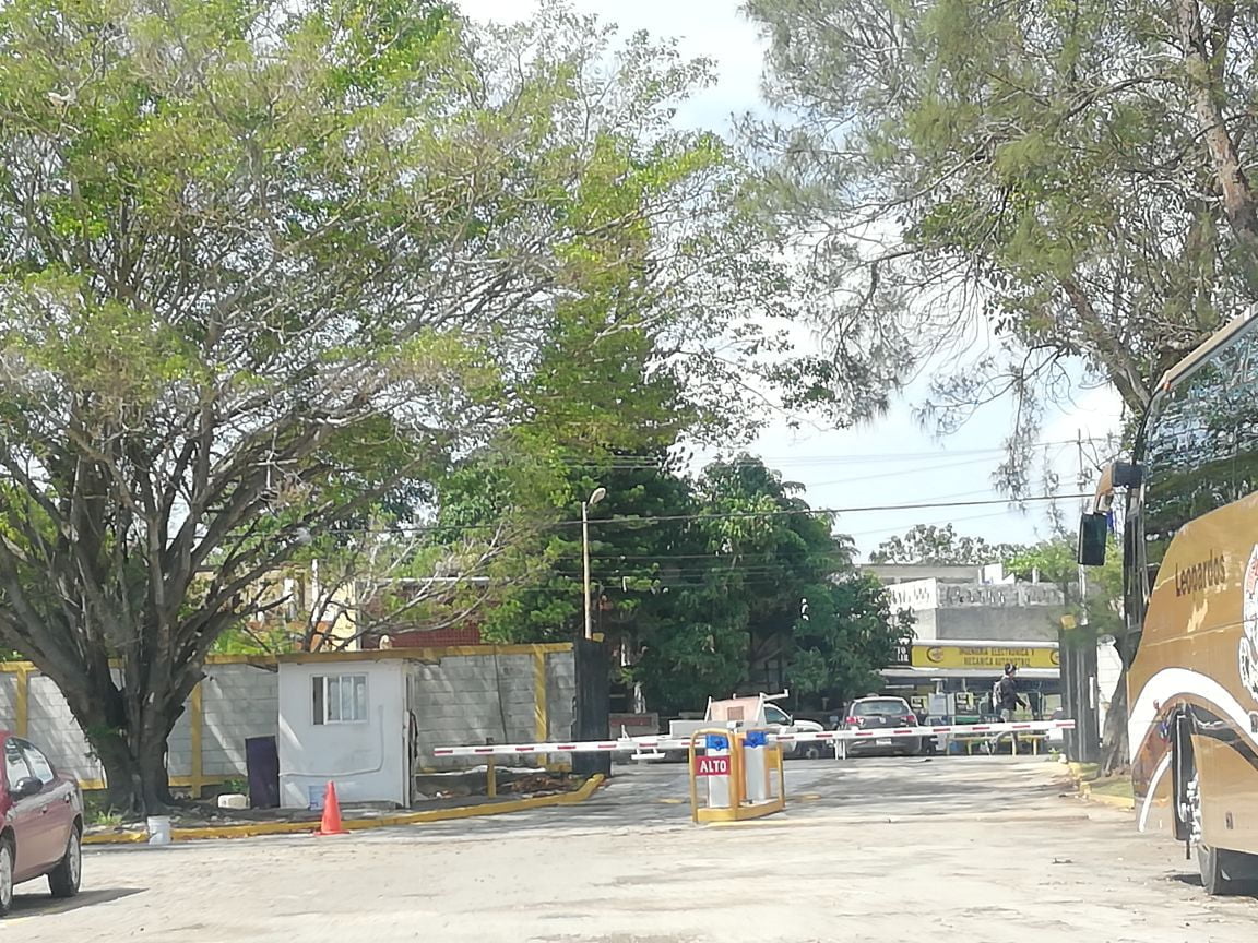 De forma permanente revisan mochilas y vehículos en el Tec de Madero