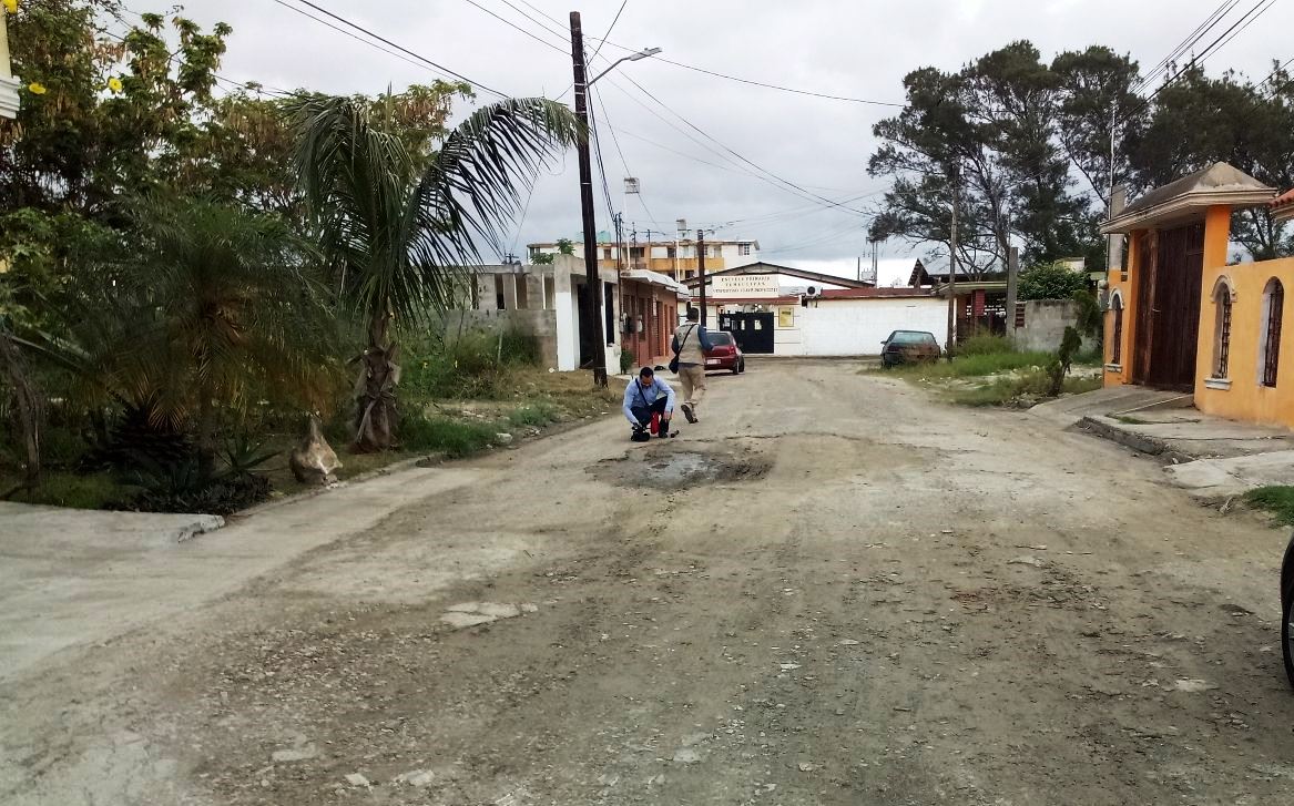 Vecinos de la Luna Luna protestan por calle incompleta