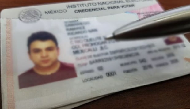Solicitan reimpresión de credencial del INE por robo y deterioro de plástico