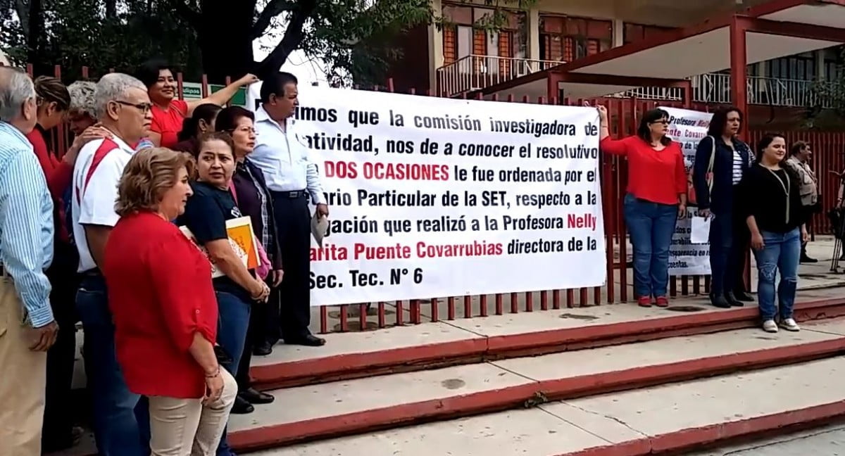 Se manifiestan maestros contra directora de la Secundaria Técnica N°6