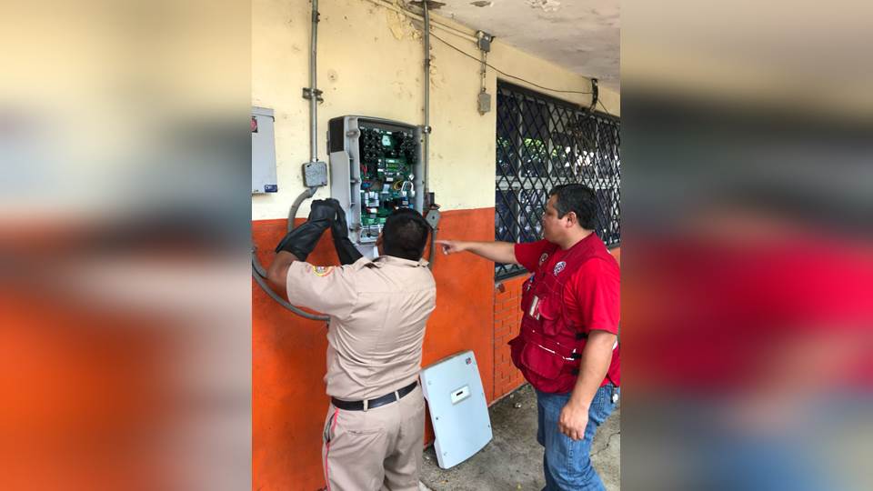 Corto circuito causa temor en primaria de Tampico