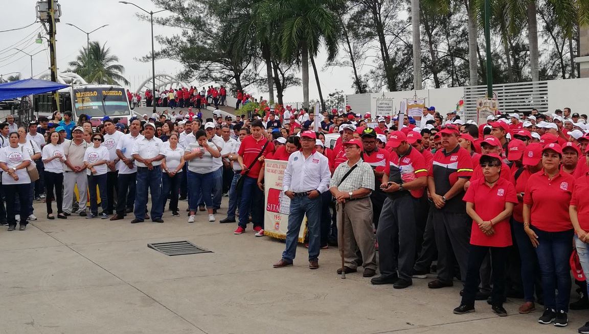 Conmemoran obreros de Tampico día del trabajo