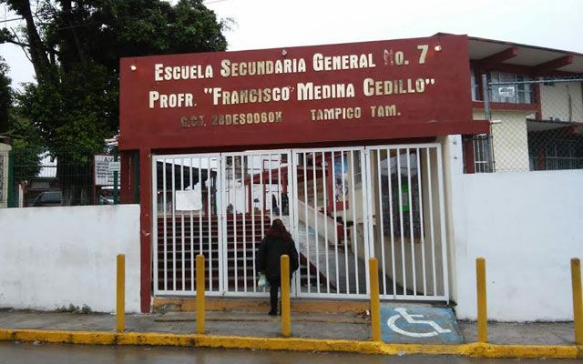 Ex maestro de la secundaria No. 7 causa temor; fue sorprendido rondando el plantel