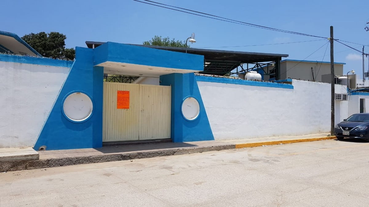 Primaria inundada tras fuga de agua en centro de salud de Tampico