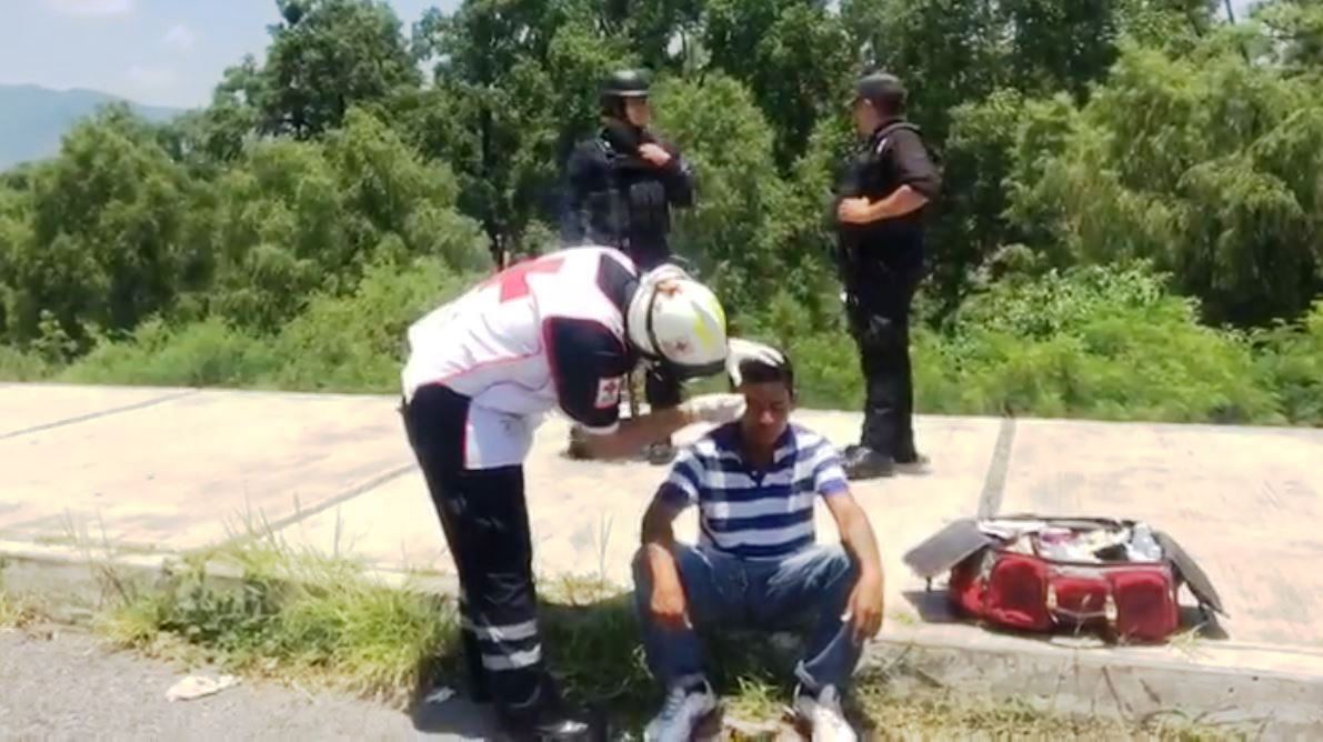 Joven termina tirado en plena calle tras riña