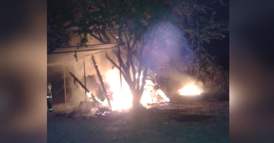 Se incendia negocio de pollos asados; quedó reducido a cenizas