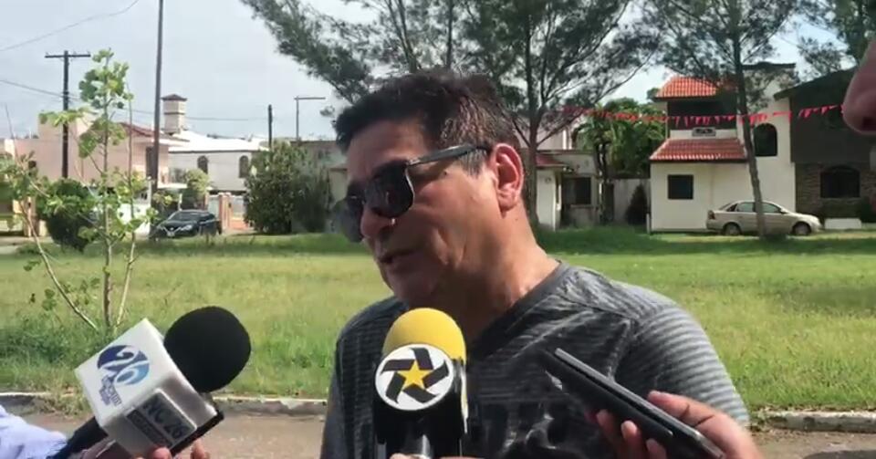 Bloquean calle para evitar paso de unidades pesadas en la zona sur